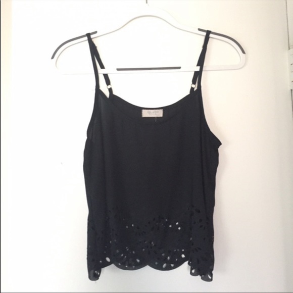 Brandy Melville Scalloped Laser Cut Tank - OS - Picture 2 of 5